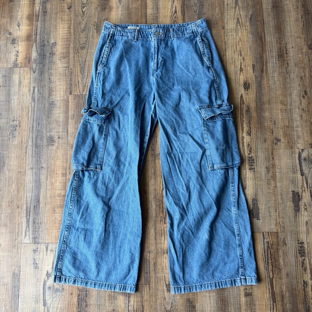 Levis Premium Womens Baggy Wide Leg Cargo Lightweight Grungy 90s Jeans Size 29